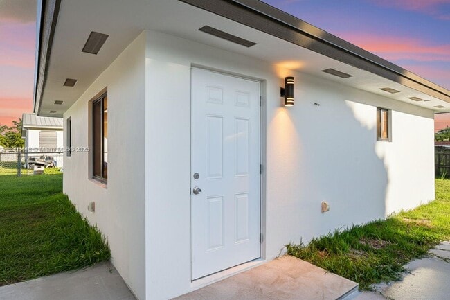 Building Photo - 10362 SW 180th St Unit 3