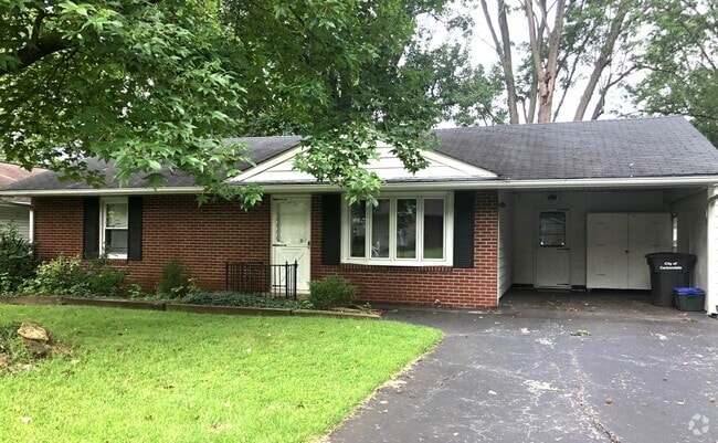 Building Photo - 3 bedroom home in Carbondale