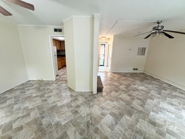 Photo - Charming 3-Bedroom/1-Bathroon Townhome. Available on NOW!
