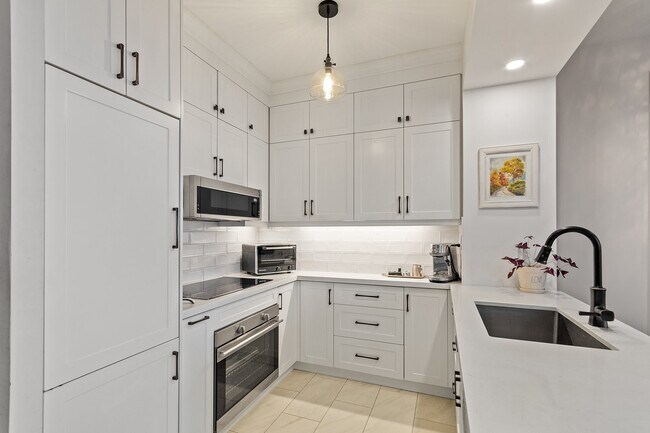 Photo - 438 Richmond St W