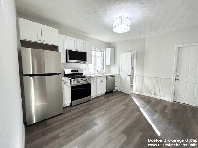 Building Photo - 158 Cottage St Unit #1 Rental