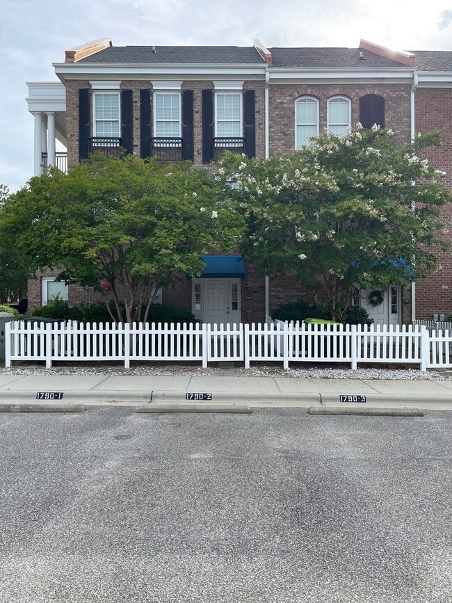 Building Photo - 3 Bedroom 2.5 Bathroom Condo in Sunset Beach Unit Q1790-1