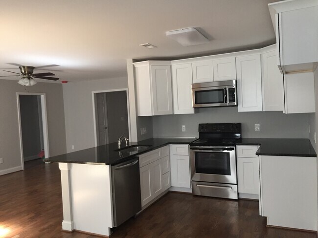 Photo - 427 Berwick Dr