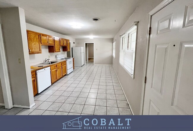 Building Photo - Updated 4 Bed, Across from KSU! Available Aug 1, 2026!