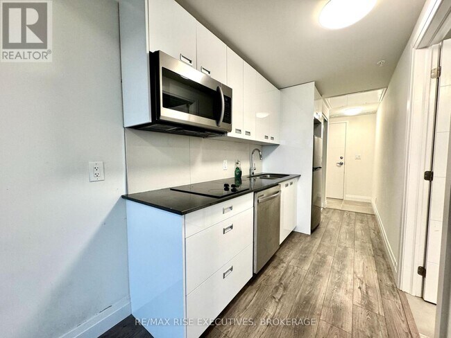 Photo - 652 Princess St Unit 711
