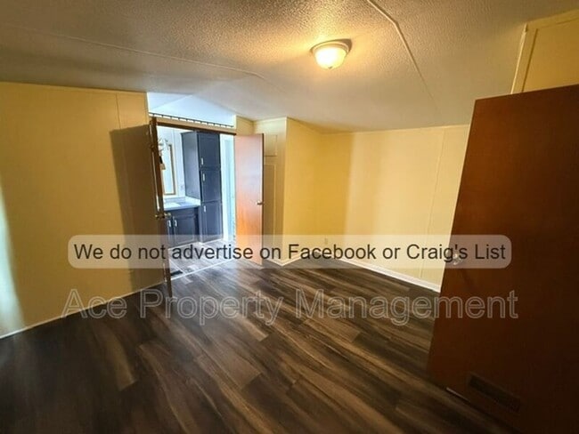 Photo - 7136 Lee Ave