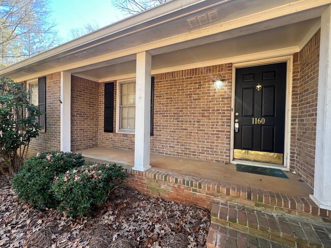 Large 4 bedroom house in Oconee County! - Large 4 bedroom house in Oconee County!