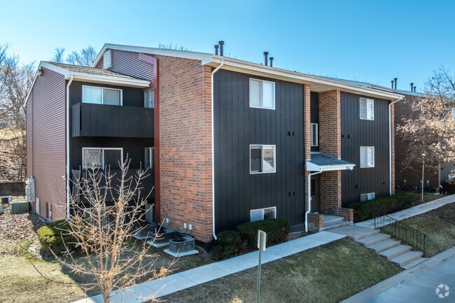 Building Photo - Raven Oaks Apartments