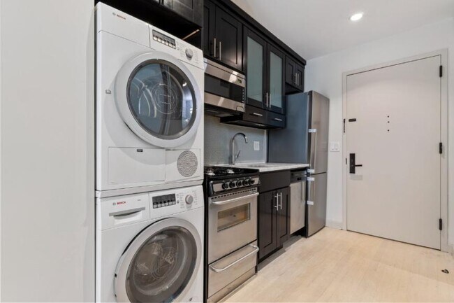 Building Photo - 3 bedroom in New York NY 10003 Unit 3A Rental