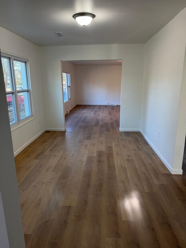 1665 Elaine Rd