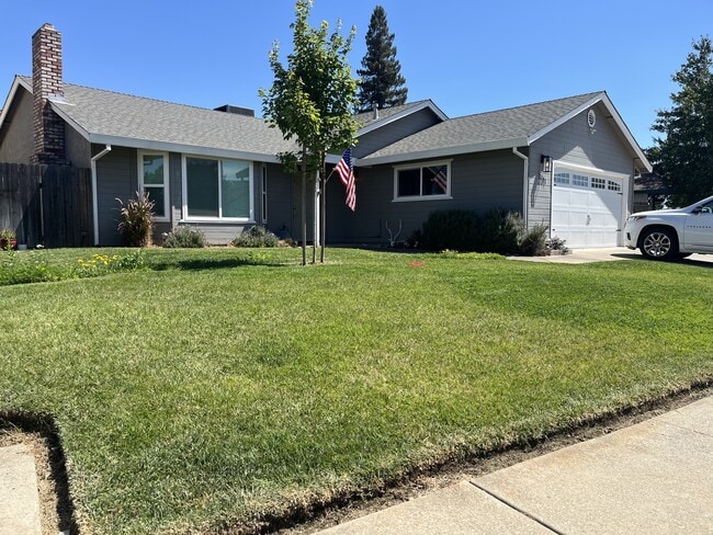 Photo - 1741 Tamarack Dr
