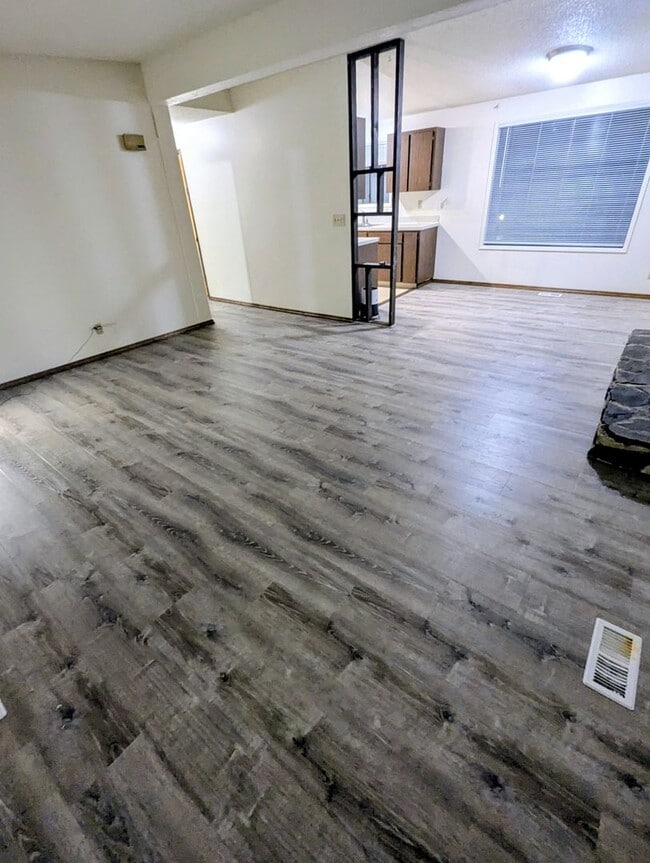 Photo - 4 BD/2BA Single Family Home in Dredge Lake...