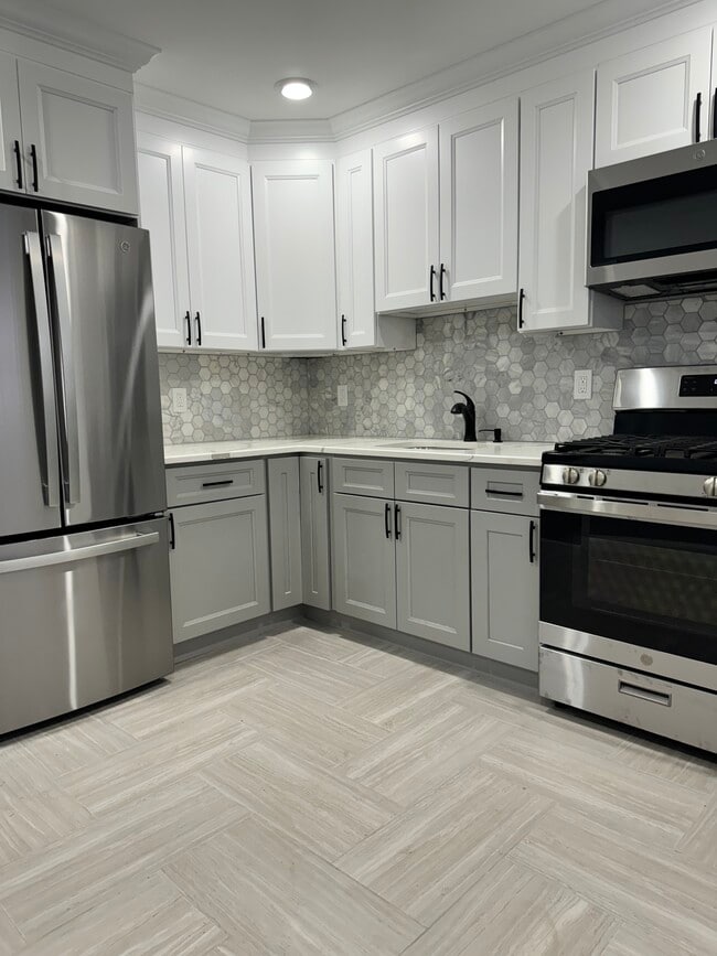 43 Frederick Ter Unit 2nd Floor