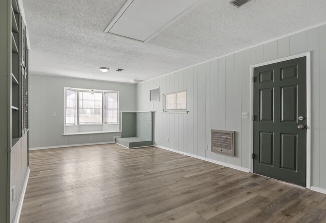 Building Photo - For Rent - Adorable 4BR 2BA house - East R...