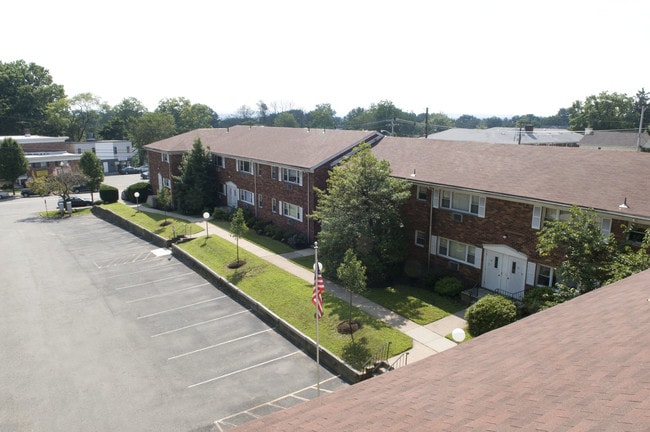 Beverwyck Gardens - Beverwyck Gardens Apartments