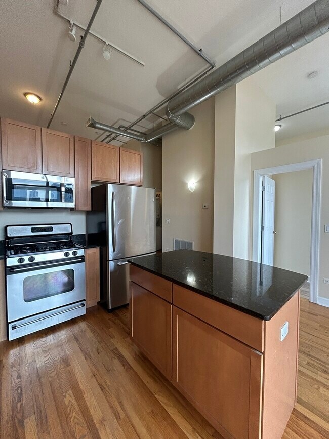 Photo - 824 W Superior St Unit 501