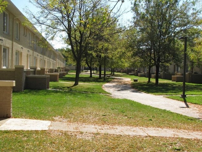 Building Photo - 128 S Edith St