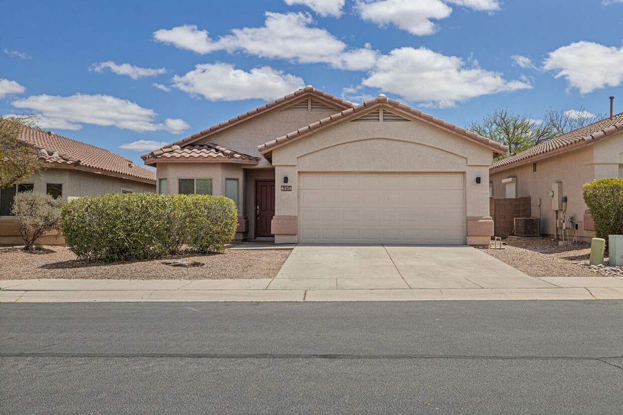 Awesome 4 Bedroom Home with Pool in Contin... - Awesome 4 Bedroom Home with Pool in Contin...