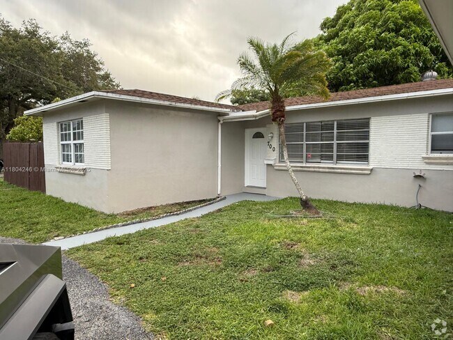 Building Photo - 700 SW 5th Ct Rental