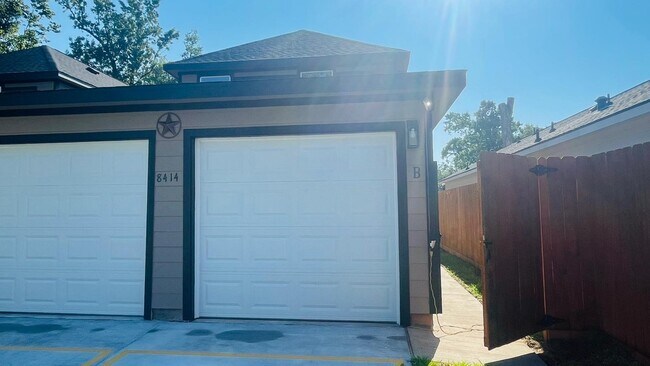 Building Photo - 8414 Sandra St Unit A