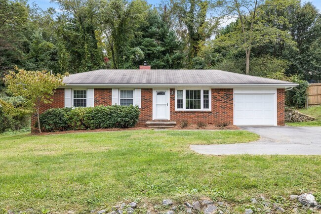 Building Photo - East Asheville 3-Bedroom Ranch with Garage... Rental