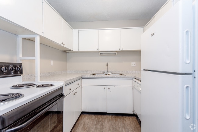 3BR, 2BA Townhouse - 2245 SF - Windchase Flats & Townhomes