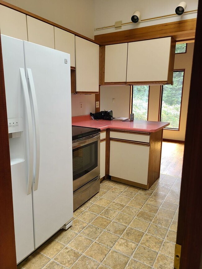 Photo - Lovely Home on 5 Acres Near the Water in R...