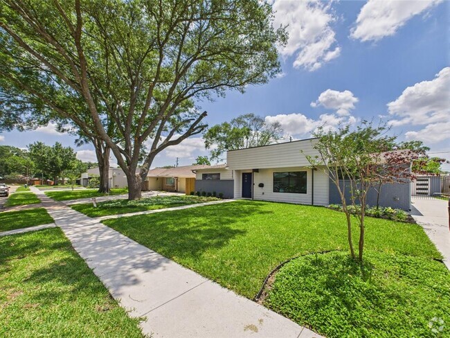 Building Photo - 5627 Cerritos Dr Rental