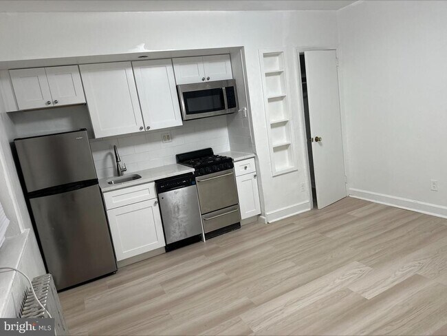 Building Photo - 1934 Waverly St Unit A-101