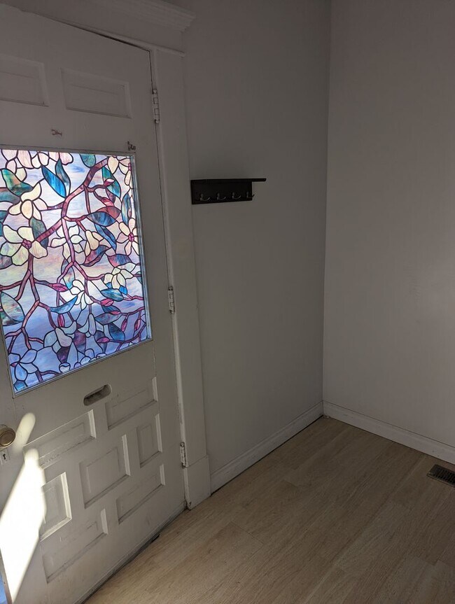 Photo - SHOWING 2/26 @11am   5 Bedroom 2 Bath Hous...