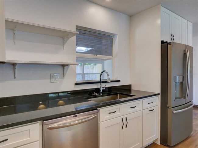 Photo - 305 Sunset Dr