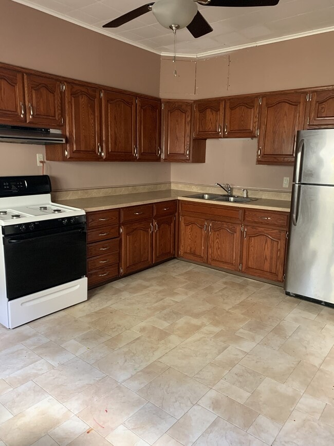 Photo - 125 E Bennett St