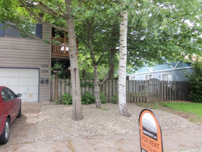 Building Photo - 145 - Division St. Duplex Unit 145-1634 Rental