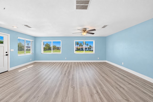 115 Country Club Dr