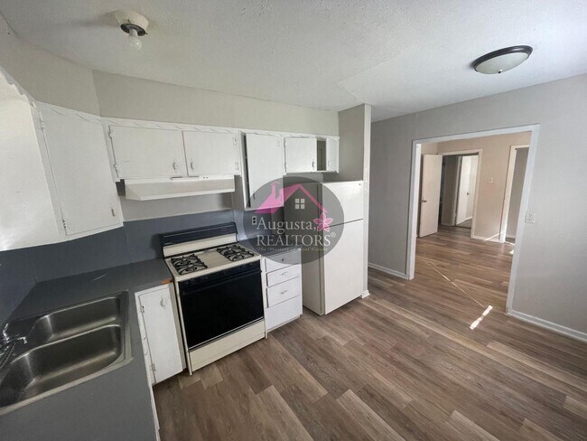 Photo - Affordable 3 or 4 bedroom home!!