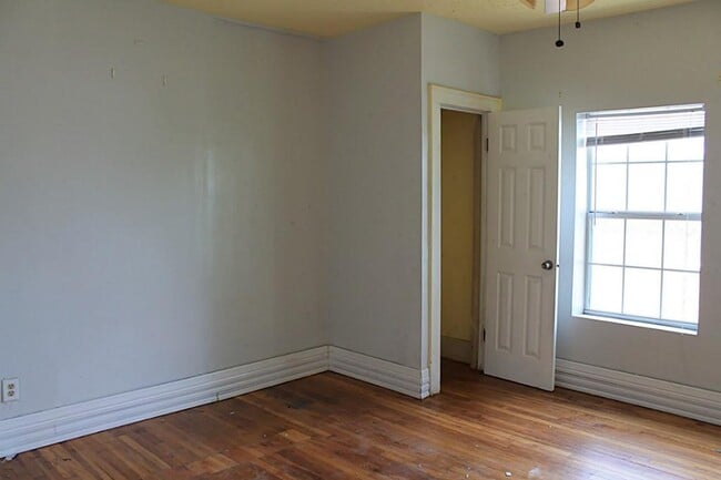 Building Photo - 2908 Truxillo St