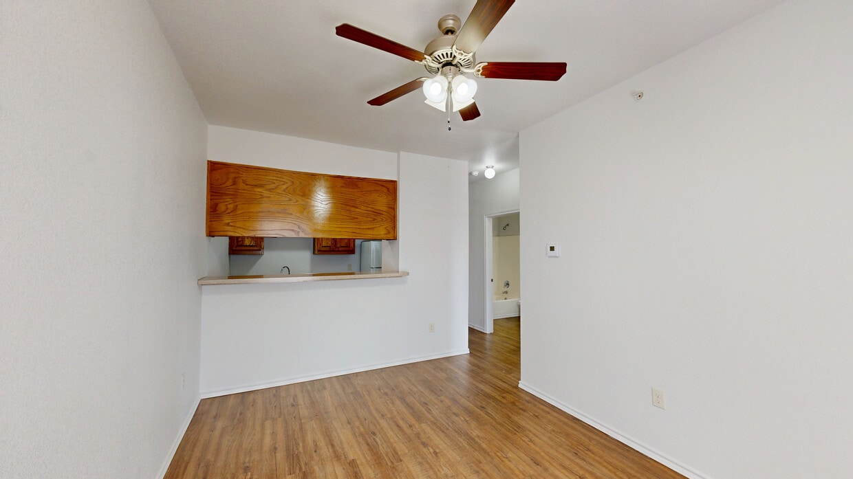 Photo - Lone Star Apartments