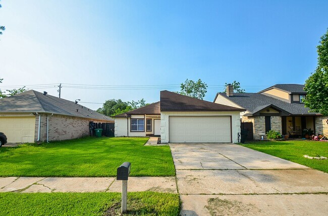 Building Photo - Beautiful spacious home available for rent !