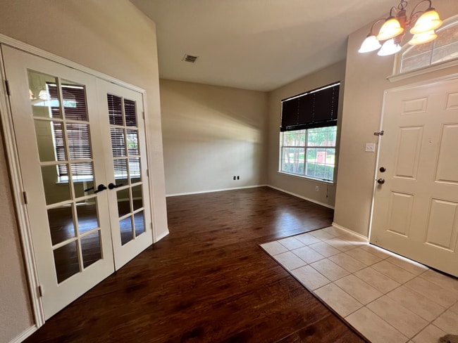 Photo - 5812 White Pine Dr