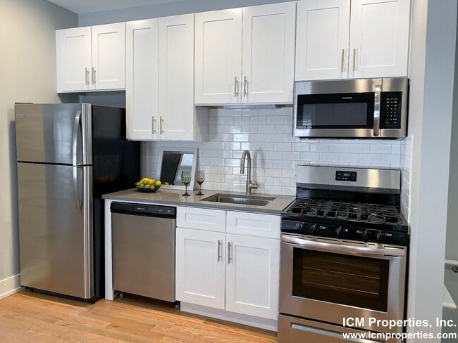 Building Photo - 2121 N Sedgwick St Unit 3