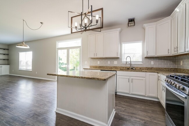 Photo - 165 Butternut Pass