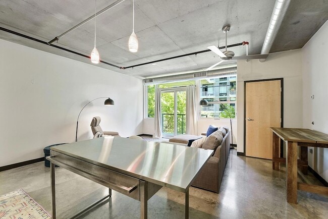 Photo - 730 N 4th St