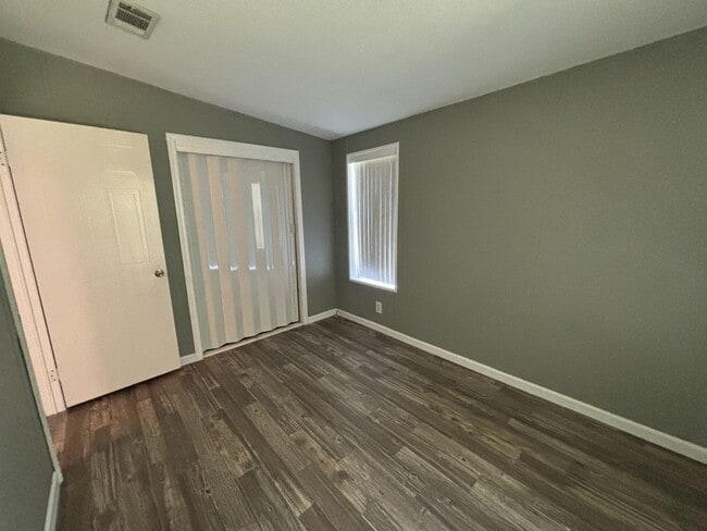 Photo - 20 Glen Cove Ct