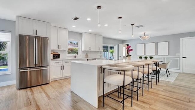 Photo - 722 SW 28th Ave