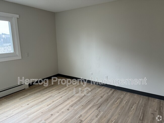 Building Photo - 2602 3rd Ave SW Unit Apt 4