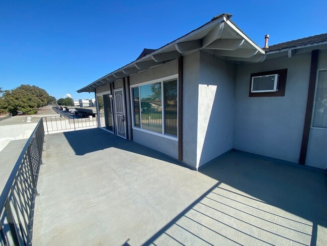 Photo - Newly Remodeled 2 Bedroom Fountain Valley ... Unit #4