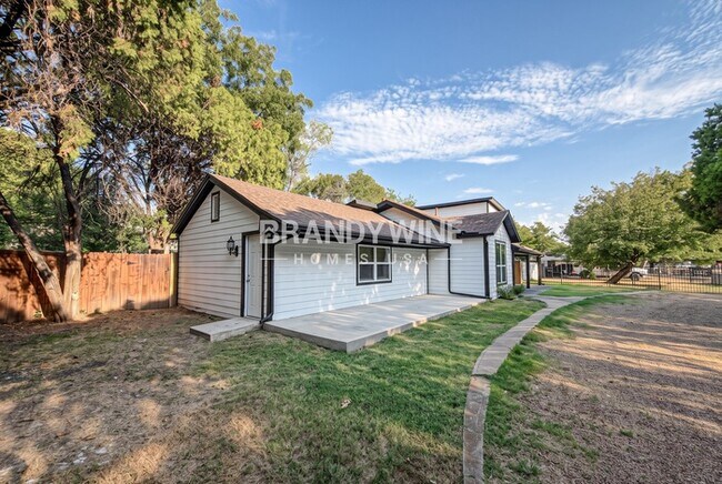 Photo - 421 SE 13th St
