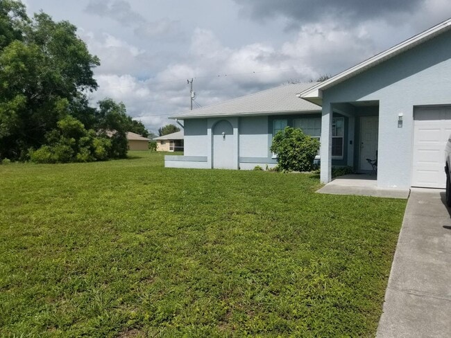 Building Photo - Coming mid August 3/2