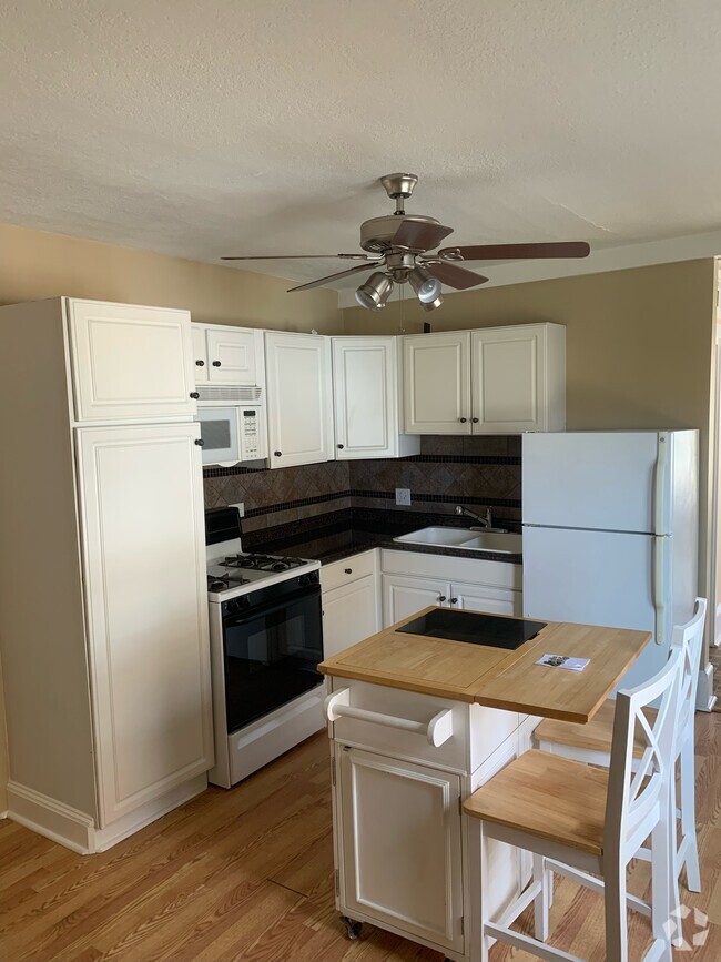 Kitchen - 1510 Brady St Rental