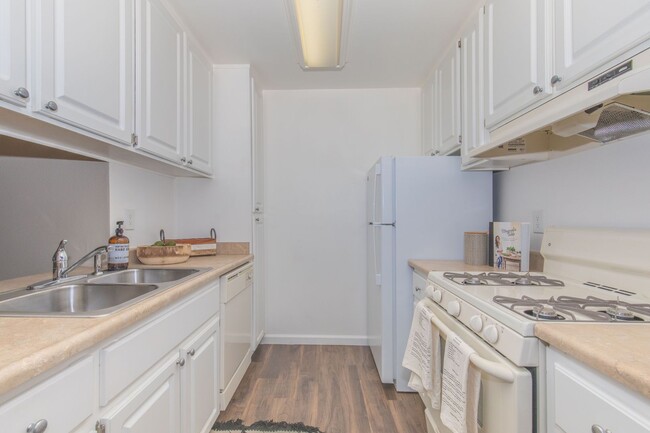 Photo - Beautiful and bright 2 bed 2 bath! Don't m... Unit 65-221